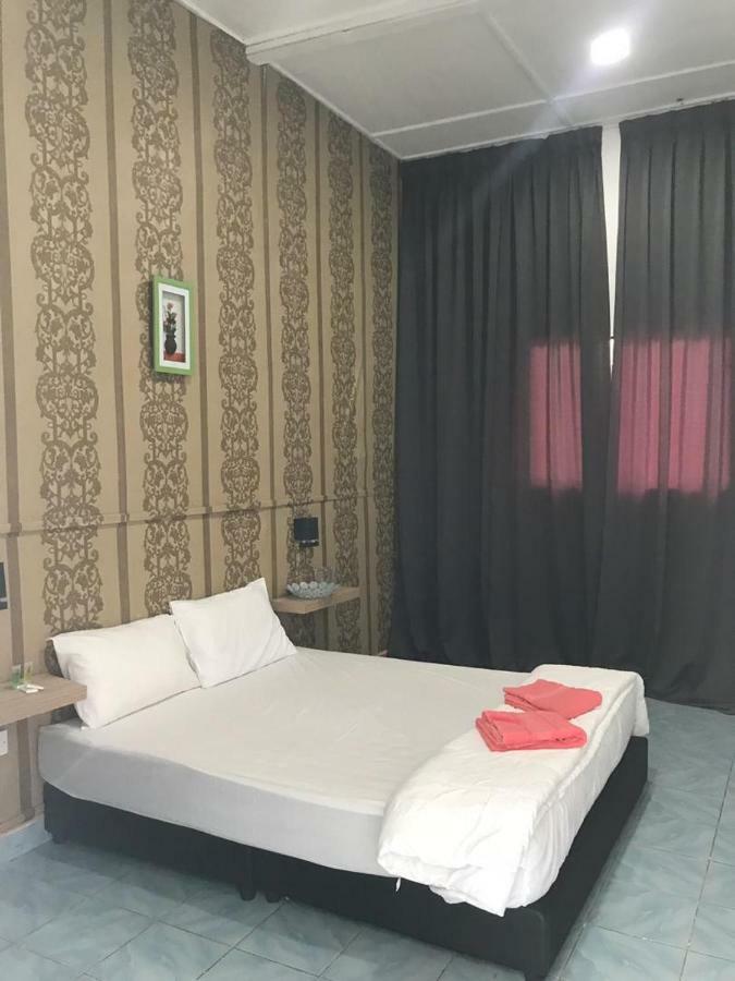 Green Town Hotel & Resort Port Dickson Extérieur photo